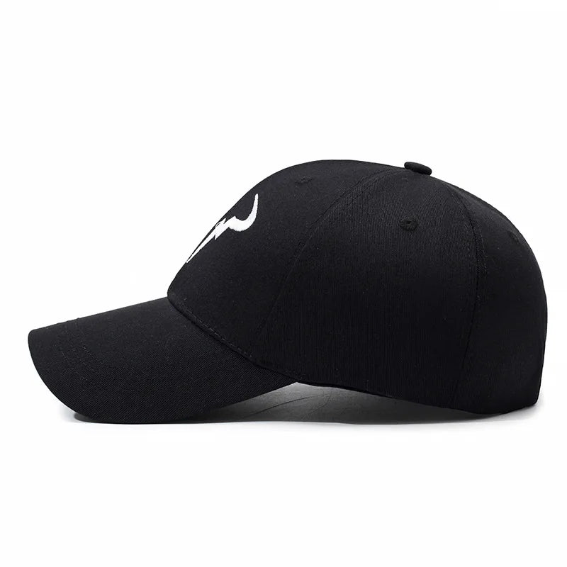 Schwarze Baseball Cap – Weißes Bullenhorn-Logo