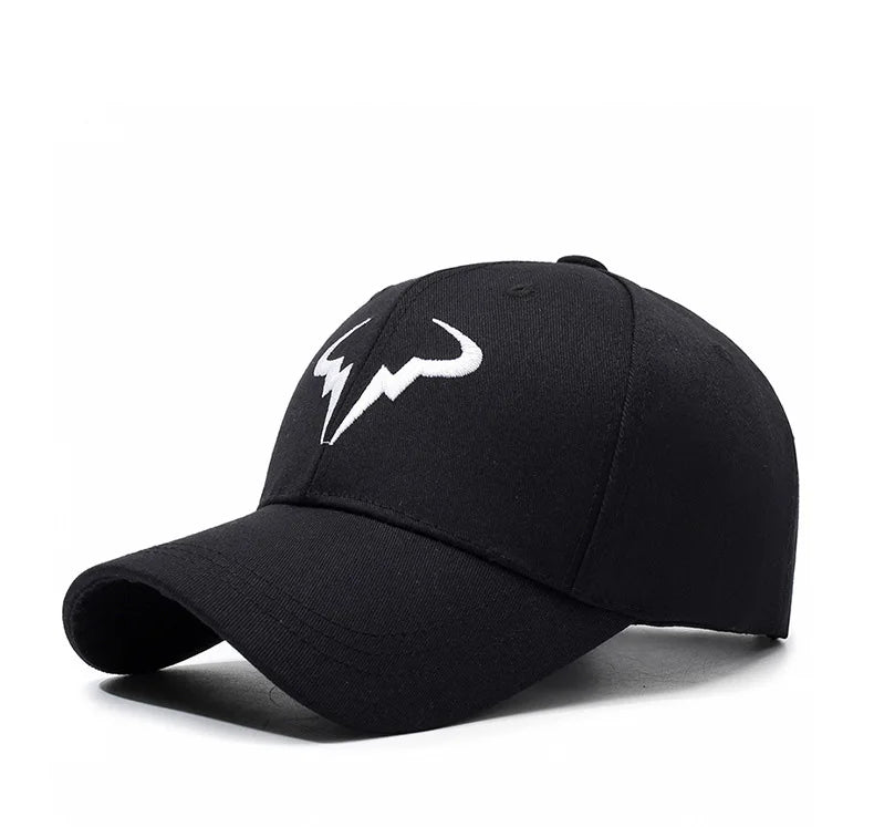 Schwarze Baseball Cap – Weißes Bullenhorn-Logo