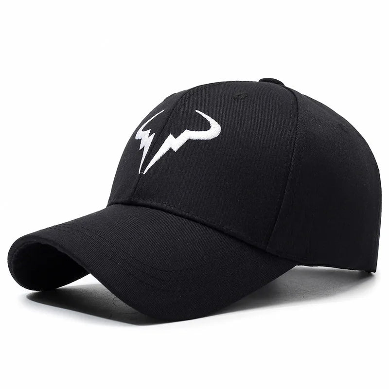 Schwarze Baseball Cap – Weißes Bullenhorn-Logo